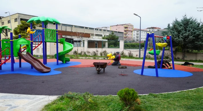 Kartal’da Parkların Zeminleri Çocuklar İçin Yenileniyor