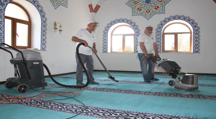 Kartal Belediyesi Bayram Öncesi İbadethanelerde Temizlik Seferberliği Başlattı