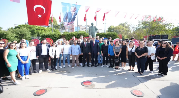 Kartal’da, Büyük Zafer’in 101. Yıl Kutlamaları Ata’ya Çelenk Sunumuyla Başladı