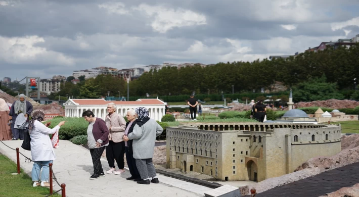 Kartal Belediyesi’nden Dünya Yaşlılar Günü Dolayısıyla Huzurevi Sakinlerine Anlamlı Gezi