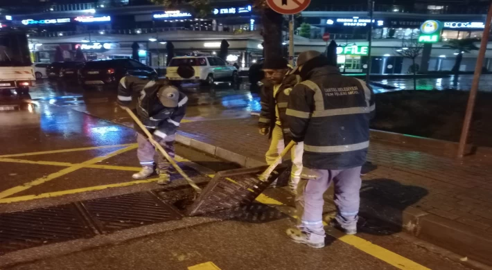 Kartal Belediye Ekipleri Tedbiri Elden Bırakmıyor