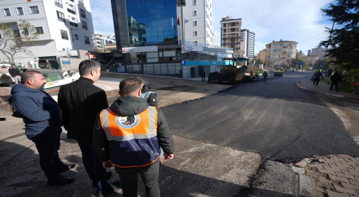 Fen İşleri Ekiplerinden Kartal’da Yoğun Mesai