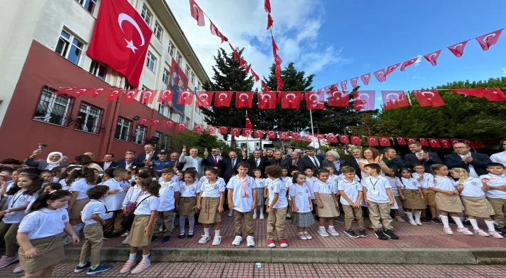 Başkan Yüksel, Yeni Eğitim Öğretim Yılının Açılışında Öğrencileri Yalnız Bırakmadı