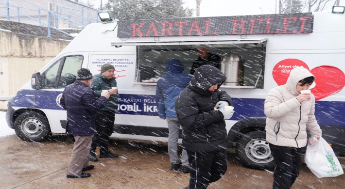 Kartal Belediyesi’nden Vatandaşlara Sıcak Çorba İkramı