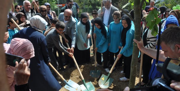 AK PARTİ’den “OKULLAR YEŞİLLENDİRİLİYOR “ Projesi