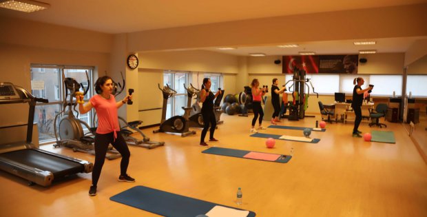 Kartal Belediyesi’nin kadınlara yönelik pilates ve zumba eğitimleri devam ediyor