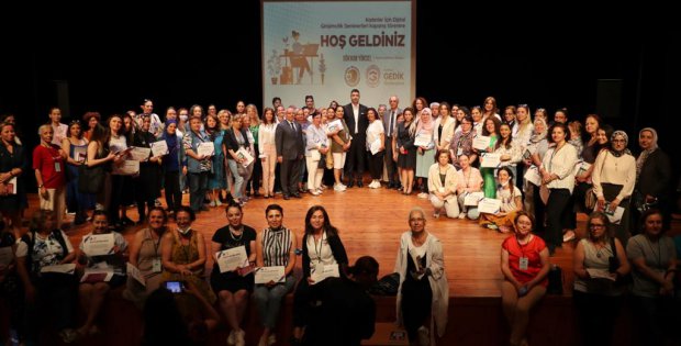 Kartal’da Kadınlar “Dijital Girişimcilik” Belgelerini Aldı