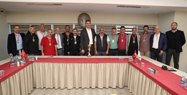 ŞAMPİYON SPORCULARDAN BAŞKAN YÜKSEL’E ZİYARET 