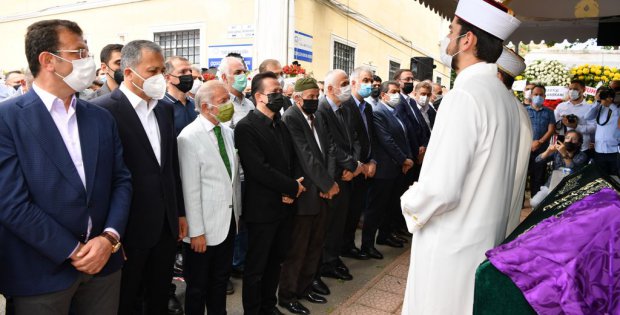  TUZLA BELEDİYE BAŞKANI DR. ŞADİ YAZICI’NIN ANNESİ TÜRKAN YAZICI SON YOLCULUĞUNA UĞURLANDI