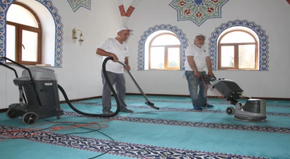 Kartal Belediyesi Bayram Öncesi İbadethanelerde Temizlik Seferberliği Başlattı