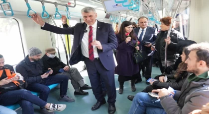 Başkan Adayı Kadem Ekşi, Marmaray’da yolcuğunda projelerini anlattı