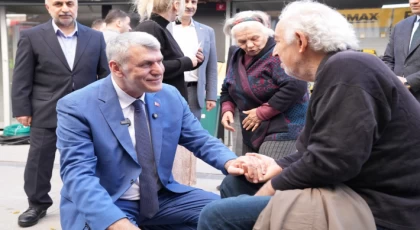 Kadem Başkan, Cuma namazı ardından vatandaşlarla çay sohbetinde buluştu