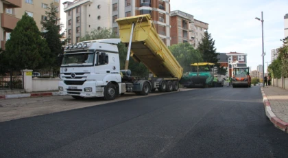 Üstyapısı ile Modern Kartal İçin Karlıktepe’de 2 Bin Ton Asfalt Serimi Yapılıyor