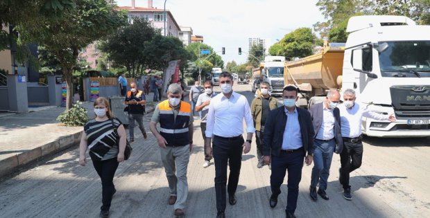 Başkan Gökhan Yüksel, Tekel Caddesi'ndeki altyapı çalışmalarını yerinde inceledi