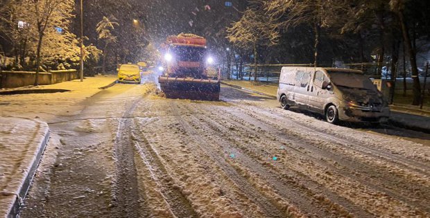 Başkan Yüksel, Karla Mücadele Ekiplerini Gece Boyunca Yalnız Bırakmadı