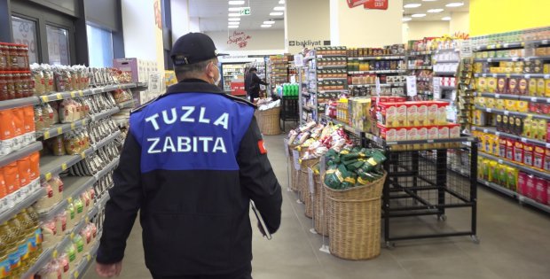 Tuzla Belediyesi Zabıta Ekipleri, marketleri denetledi
