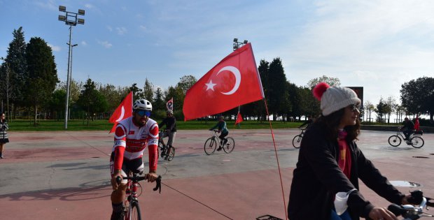 TUZLA’DAN 10 BİSİKLETLİ, ANITKABİR’E DOĞRU YOLA ÇIKTI